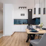 Kielkowskiego Modern & Comfy With Balcony Cracow By Renters *