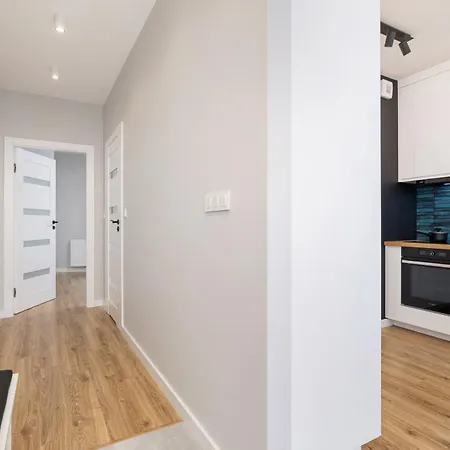 Kielkowskiego Modern & Comfy With Balcony Cracow By Renters شقة *