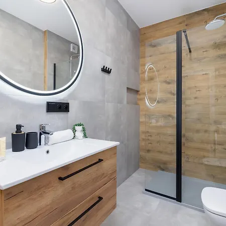 Kielkowskiego Modern & Comfy With Balcony Cracow By Renters * Krakow