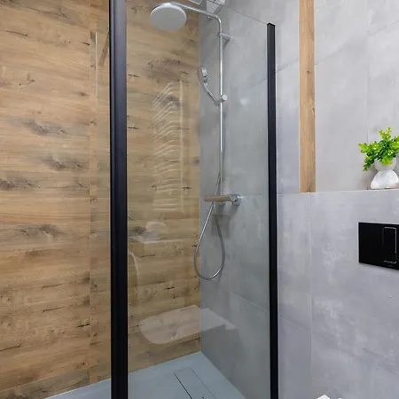 Kielkowskiego Modern & Comfy With Balcony Cracow By Renters Apartment Krakow
